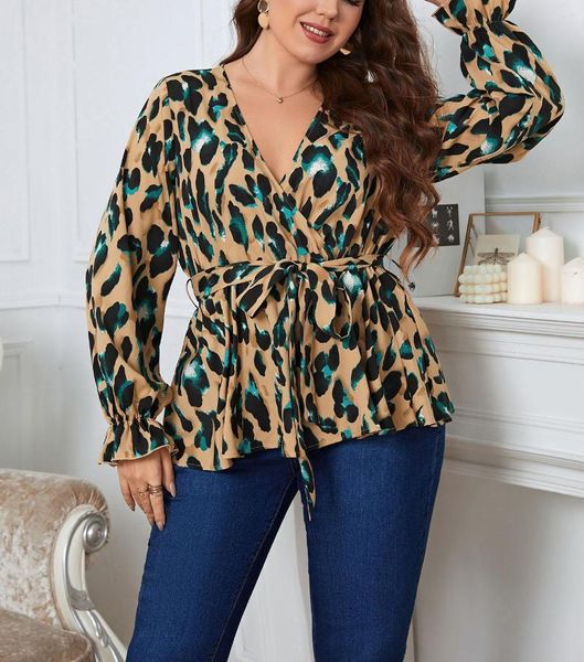 Blusas de mujer TSACTE Primavera Tops modernos y versátiles Talla grande Commuter Estampado de leopardo Cuello en V Cordones Mujer