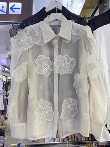 Les chemisiers des femmes baissent le col légèrement transparent chemises douces mono-stéréo fleur stéréo blusas 2024 printemps