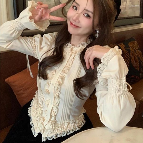 Blouses des femmes Victorien Elegant Lolita Femmes Sweet Lace Ruffles Bandage Puff Shirts à manches longues Corée Fashion Slim Vintage Gothique