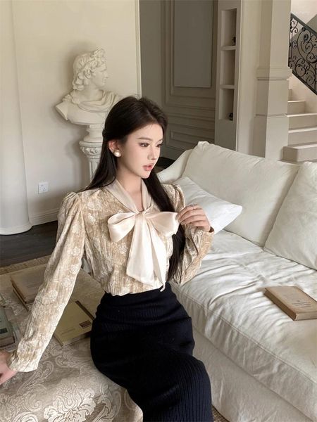 Blouses Femmes Chemisier Vintage Femmes 2024 Blusas Mujer De Moda Bandage Bow Tempérament Chemises À Manches Longues Mode Velours Coréen Tops
