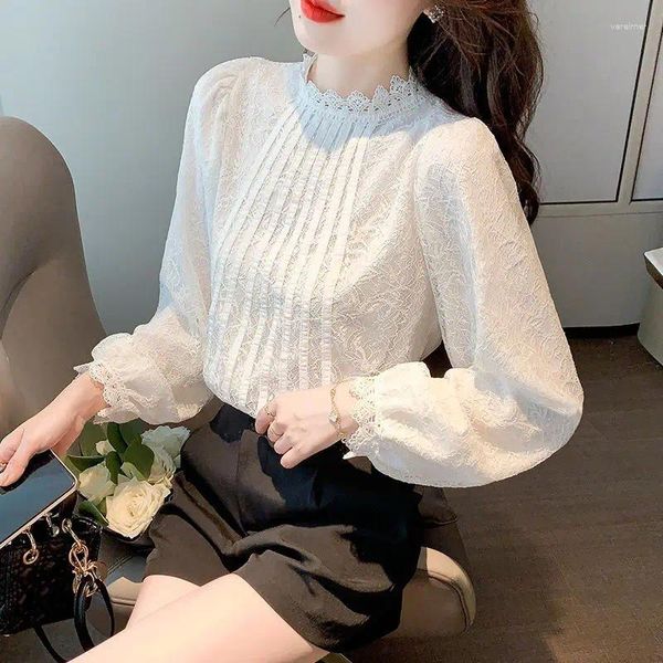 Blouses pour femmes chemise en dentelle blanche pour les femmes belle élégante petite avec un col mi-haut et des hauts minces dames Blusa Feminina