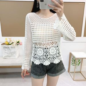 Blouses voor dames witte kanten top voor vrouwen lente zomer hol uit haak t-shirt vrouwelijk strand bedek op het Koreaanse mode t-shirt gebreide kleding