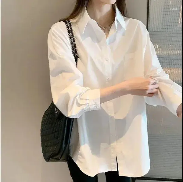 Chemisiers pour femmes chemise blanche conception de banlieue coréenne sens petit haut associé à un pull pliant à manches longues mode femmes