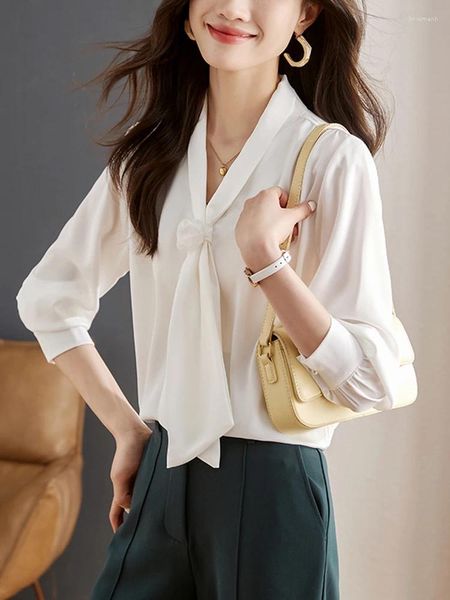 Blusas de mujer Blusa blanca sólida Tops de mujer 2024 Primavera Oficina Señora Cuello en V Camisa de diseñador suave con cordones Camisas clásicas Cómodas y elegantes
