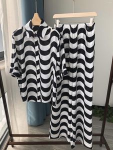 Blusas de mujer Blusa de mujer Estampado de ondas de seda Verano Clásico de manga corta Suelto Cuello vuelto 2023 Camisas casuales de mujer