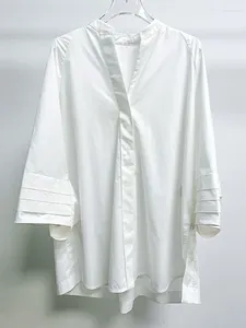 Blouses Femmes Femmes Dos Plissé Blanc Chemise Simple Coton Lâche Col En V Boutons Convergés 2023 Automne Femelle Trois Quarts Chemisier À Manches