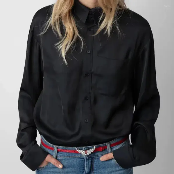 Blusas de mujer Camisas de satén negro para mujer Manga larga Primavera 2024 Escote bordado con letras de ala Cuello vuelto OL Blusa de un solo pecho