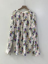 Dames Blouses Damesblouse Kleurrijk Vleugelviscose Bloemen Gedrukt Korte voorkant en lange achterkant Ontwerp 2024 Vroege lente Vrouwelijk Overhemd met V-hals