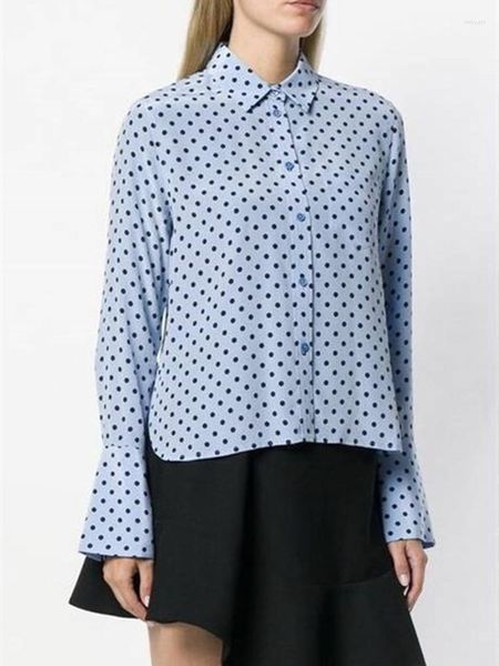 Blusas de mujer Blusa con estampado azul de seda Chemise de un solo pecho Casual Parte delantera corta Parte trasera larga Tops Camisa con cuello vuelto para mujer