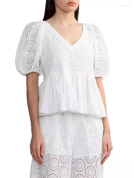 Blouses pour femmes Fleurée broderie creux de chemisier blanc Spring dames V-cou à manches bouffantes