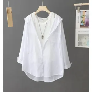 Blouses pour femmes Shirs surdimensionnés à capuche solide à capuche lâche Design de poche décontractée à mi-longueur simple de chemises de crème solaire poitrine simple