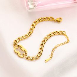 Marca de mujer Collar Pulsera Conjunto Diseño Para Mujer Collar Colgante 18k Chapado en oro Brazalete Pulsera Pareja Amor Joyería Cadena larga Accesorios de amor romántico