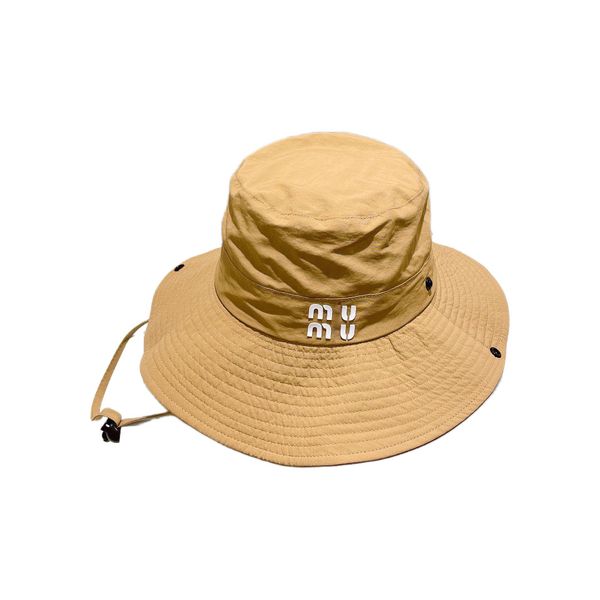 Chapeau de seau pour femmes printemps et d'été grand bord Couleur solide Protection solaire, extérieur design de créateur de créateurs.