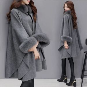 Damescape Damesjassen S-5XL Winter Warm Mode Mantel Hoorngesp Wollen Poncho Capes Dames Nepkonijnenbont Dolmanmouwen Losse lange cappa-jas 231023