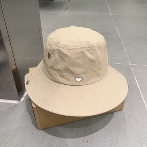 Casual zomerontwerper voor dames Emmer hoed buiten vakantie reizen afspraak snoep kleur metalen driehoek letter print Brede rand hoeden