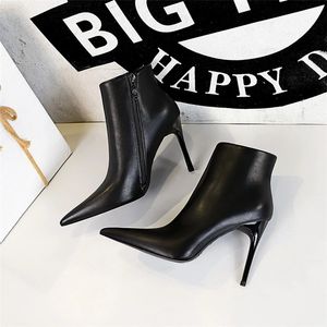 Bottines Chelsea en cuir PU pour femme, bottines tendance à talons fins, assorties avec tout, Martin, tendance automne-hiver 2021