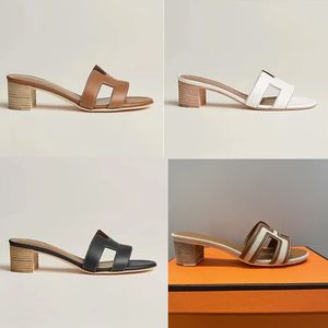 Klassieke designer sandalen met hoge hak voor dames Designer leren pantoffels: klassieke platte slippers, strandslippers maat 35-42 met doos