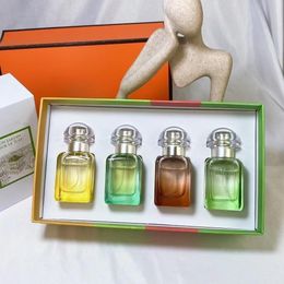 Perfume classique pour femmes échantillon de quatre pièces de parfum de quatre pièces 30 ml * 4 pièces, avec buse