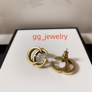 Pendientes de tuerca clásicos para mujer, pendientes de oro a la moda, pendientes de letras huecas Retro con doble G, joyero de fiesta con personalidad