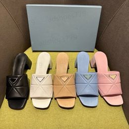 Dames dermis middelgrote dikke hak slippers muilezels sandalen klassieke driehoek gesp gespierde decoratie lederen buitenzool luxe ontwerper hoge hakken slippers 35-42 met doos