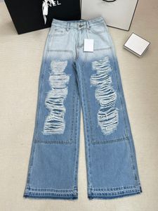 Jeans de créateurs de femmes Gradient Ripped Straight Jeans à l'extérieur du genou déchiré et effiloché un jean droit simple pour les femmes