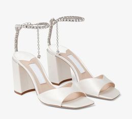 Designer Saeda Sandal / BH 85mm Sandale bloc en daim Sandales à bride à la cheville en cristal blanc en cuir satiné robe de mariée pompes talons hauts