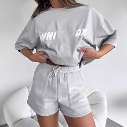 T-shirt de créateur imprimé pour femmes, mode d'été décontractée, ensemble de sport pour femmes, nouvel ensemble à capuche et lettre sportive imprimée, pull à manches courtes, short, ensemble deux pièces