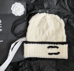 Gorro de diseñador 100% Cashmere Skull Caps Diseñadores de lujo Tamaño del sombrero 56-58 cm para invierno Cálido Esquí Regalo de Navidad