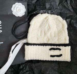 Gorro de diseñador 100% Cashmere Skull Caps Diseñadores de lujo Tamaño del sombrero 56-58 cm para invierno Cálido Esquí Regalo de Navidad