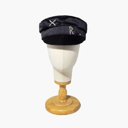 Damesontwerper Brim Berets 100% Silk Material Rhinestone Embleem Fashion Berets Maat S M L XL Femal Oversized rand Flat Hats warm voor de winter