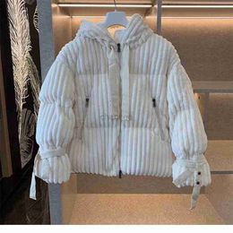 Women's Down Parkas 2023 nieuwe winter corduroy donsjack dames korte verdikte warme capuchon 90% witte eendendons hoogwaardige witte jas HKD230725