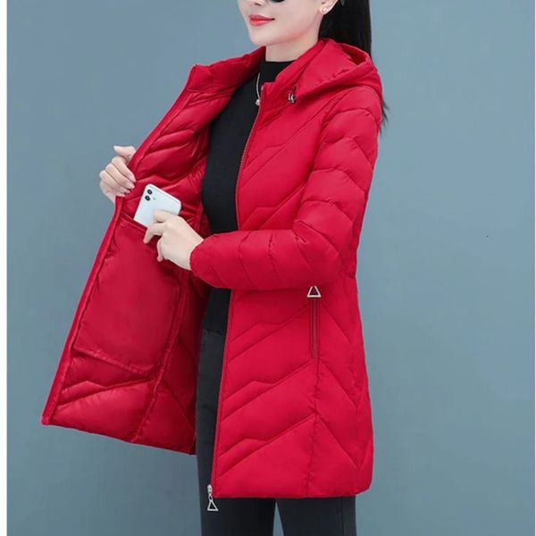 Parkas pour femmes 2023 Parka d'hiver femmes veste bouffante épaissie mince coton rembourré chaud à capuche à manches longues manteau noir rouge vêtements d'extérieur 231117