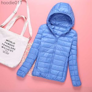 Parkas Femme 90% Ultra-léger mince doudoune femmes 2023 automne hiver mince court à capuche chaud blanc canard vers le bas manteau femme grande taille vêtements d'extérieur L230920