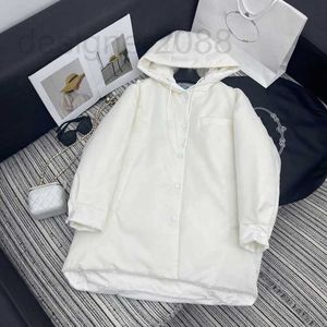 Parkas en duvet pour femmes designer 23 New Temperament Celebrity Réduction de l'âge Polyvalent Couleur unie Triangle inversé Décoration Manteau à capuche pour femme SULT