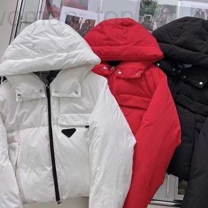 Parkas en duvet pour femmes Designer Le même type de veste en duvet d'oie blanche à capuche avec logo triangulaire ample et décontracté 90 dans la boutique P automne et hiver 22 M4F7