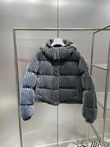 Parkas en duvet pour femmes Un designer de luxe conçoit une nouvelle veste courte en velours côtelé de soie pour l'automne et l'hiver01