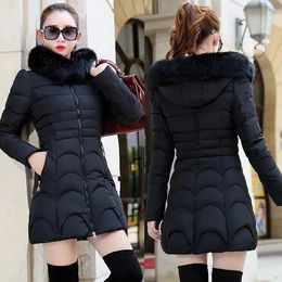 Parkas de plumón para mujer Chaqueta de invierno para mujer Parka Cuello de piel grande con capucha Abrigo femenino grueso y cálido Outwear informal Moda europea Tops negros 30 grados 231117