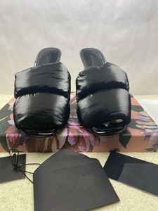 Pantoufles à talons en forme de duvet pour femmes en cuir sandales anti-pluie en été couture mode plage femmes 35-42 avec boîte