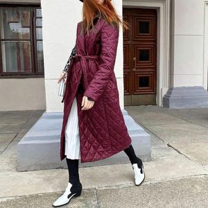 Femmes vers le bas Simplee coton rembourré Long manteau d'hiver femme décontracté poche ceinture femmes Parkas haute rue col sur mesure élégant pardessus 2023