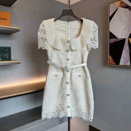 Robes de femme Mode Fashion White Square Couge à manches courtes Mini robe en dentelle