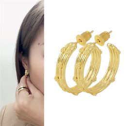 Boucles d'oreilles pour femmes, nouveau cercle de fleurs en forme de C, breloques dorées, accessoire de tige, cadeaux de noël indiens personnalisés, bijoux féminins, accessoires pour femmes, bijoux en cuivre, amour