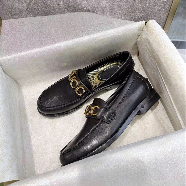 Plats pour femmes Landes de promenades Slip-on Chaussures salon d'usine Black Black Round Toes Toes Designer Metal Lettring Low Talon Robe Shoe