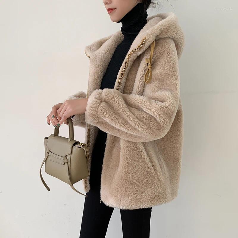 Pelliccia femminile 2024 cappotto di pecore cappotto a metà lunghezza con cappuccio di lena di velluto sciolta integrata