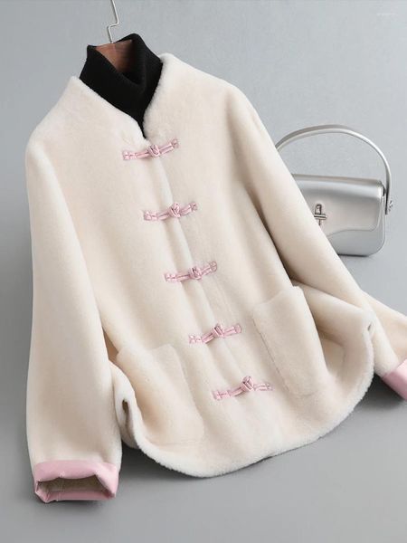 Veste en laine cisaillée de mouton de style mouton de style chinois pour femmes pour manteau intégré de longueur moyenne 2024