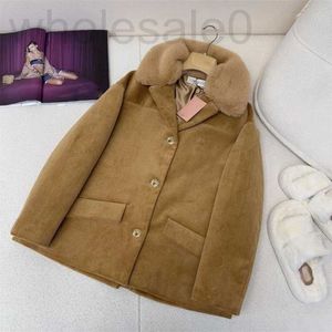 Fourrure pour femmes Faux designer 2024 Début du printemps Nouveau Nanyou MIU Âge Réduire Style Fille Manteau à col en polaire épissé + Demi-jupe enveloppée de hanche Ensemble de velours côtelé G18H