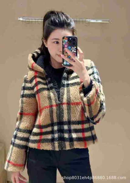 Marca de diseñador de piel sintética para mujer, nuevo producto de invierno 2023: pluma de oveja esponjosa y abrigo corto a cuadros QFMH
