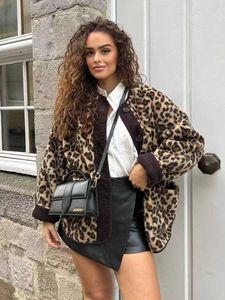 Forte de fourrure pour femmes en fourrure de fourrure au léopard imprimé laine toison couches pour femmes veste chaude à cou rond