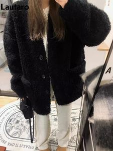 Femme Fourrure Fausse Fourrure Lautaro Automne Hiver Noir Chaud Fuzzy Fausse Fourrure Manteau Femmes avec Col en V Profond Simple Boutonnage Lâche Décontracté Doux Moelleux Veste 231117