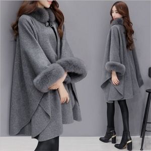 Damesbont Nepbont S-5XL Winter Warm Mode Mantel Hoorngesp Wollen Poncho Capes Dames Nepkonijnenbont Dolmanmouwen Losse lange cappa-jas 231118