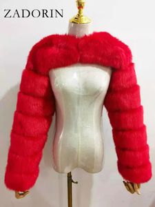 Fourrure femme Fausse fourrure ZADORIN automne hiver recadrée fausse fourrure de renard manteau femmes de luxe raton laveur à manches longues chaud fourrure vestes vêtements de dessus pour femmes rose rouge 231124